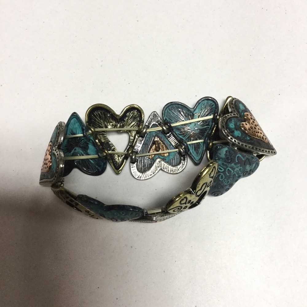 SOLD!!!           NWOT Heart Stretch Bracelet - Picture 3 of 3